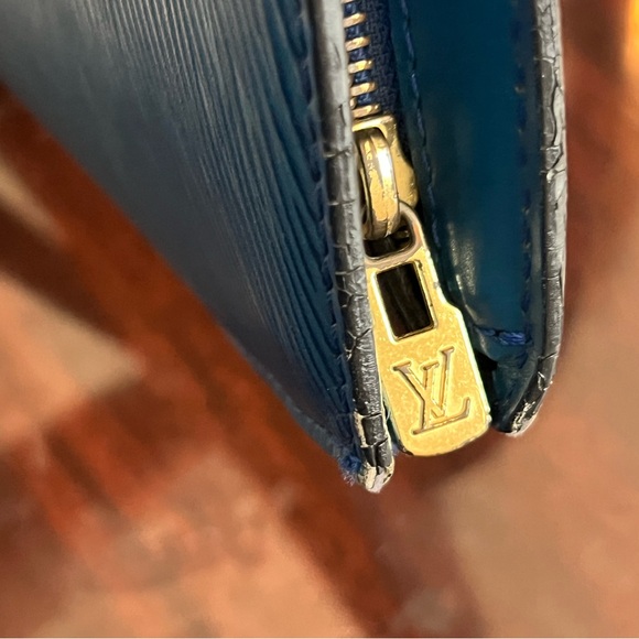 Louis Vuitton St.Jacques Blue Epi Leather GM Tote Bag Pre-Loved - Picture 12 of 17